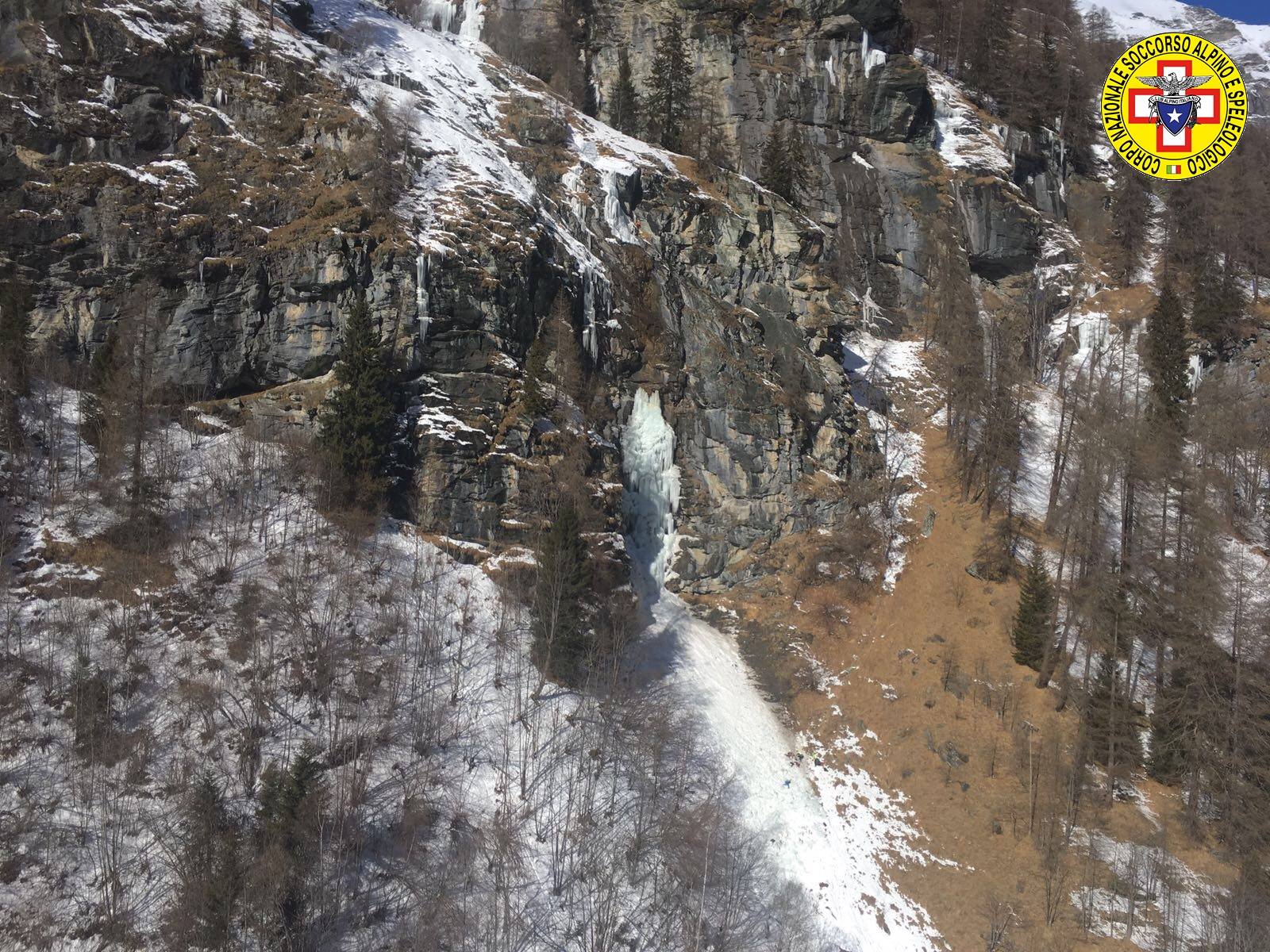 Cuatro alpinistas mueren al desprenderse la cascada ‘Bonne Année’ que escalaban en Gressoney Saint Jean, Italia. (FacebookCorpo Nazionale Soccorso Alpino e Speleologico – CNSAS)