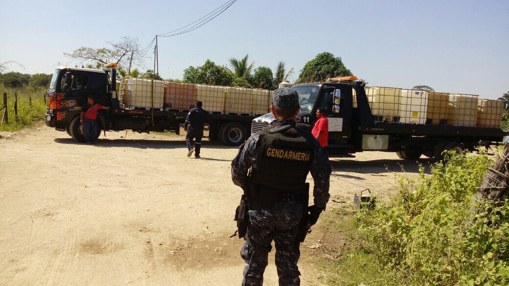 Decomisan combustible ilegal en Tabasco (Policía Federal)