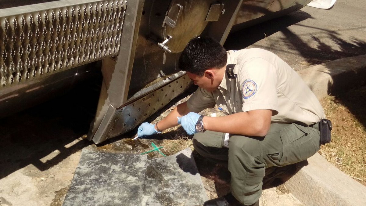 Derrame de sulfato de aluminio en Tepatitlán tras volcadura de pipa. (Twitter @PCJalisco)