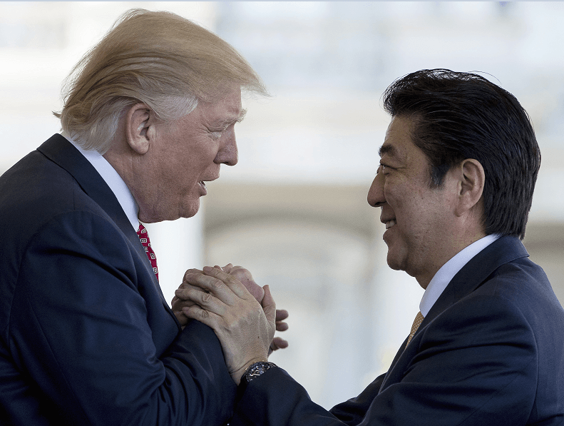 Donald Trump, presidente de Estados Unidos, y Shinzo Abe, primer ministro de Japón. (AP)