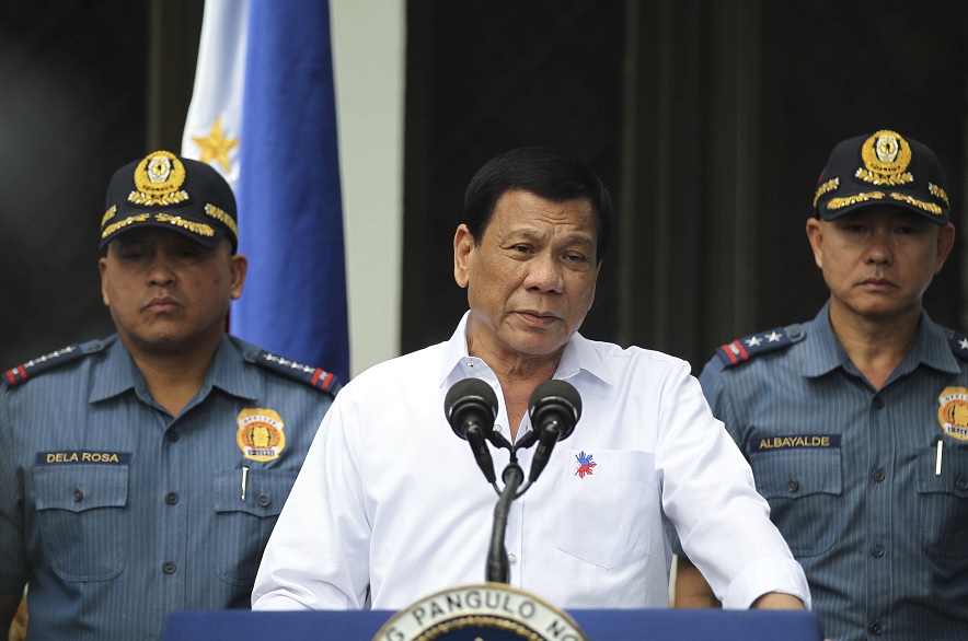 El presidente de Filipinas, Rodrigo Duterte, habla a policías en el Palacio Presidencial en Manila (AP/archivo)