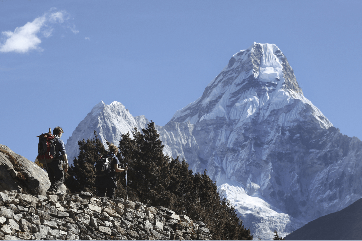 El monte Everest, la montaña más alta del mundo, podría contar con internet. (AP, archivo)