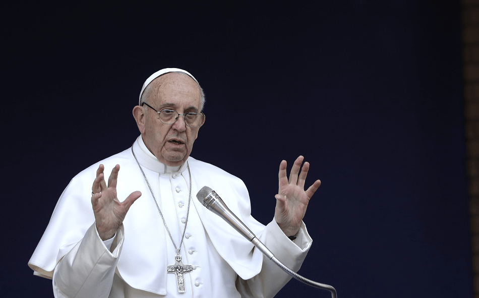 El papa Francisco pronuncia su discurso durante su visita a la Roma Tre University. (AP)
