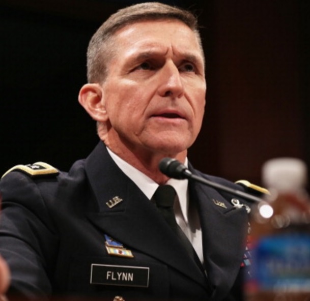 Michael Flynn, ex asesor de Seguridad Nacional del presidente de EU, Donald Trump, en Washington para una conferencia de prensa (AP/archivo)