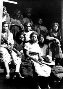 Pese a la participación de las mujeres en la Revolución Mexicana, no se consideró incluir sus derechos en la Constitución de 1917 (Getty Images)