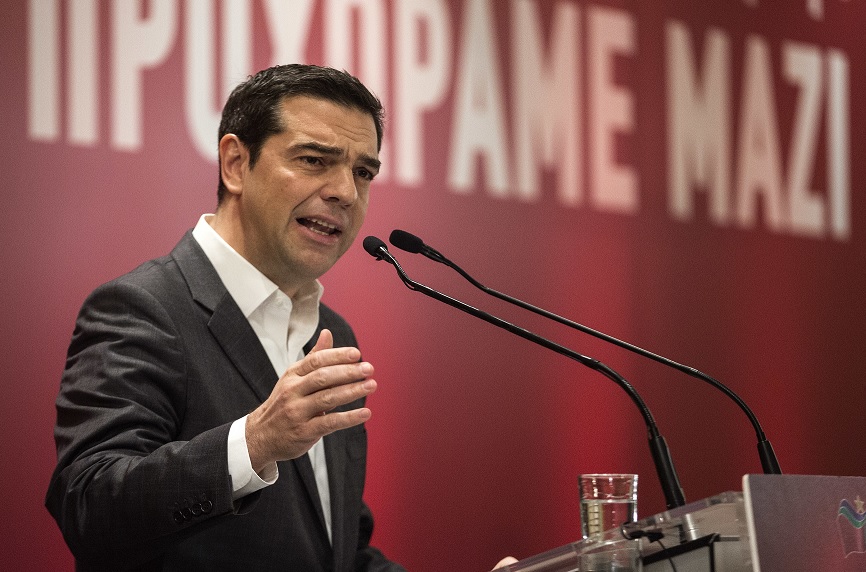 El primer ministro de Grecia, Alexis Tsipras, se dirige a los miembros de su partido en Atenas (AP)