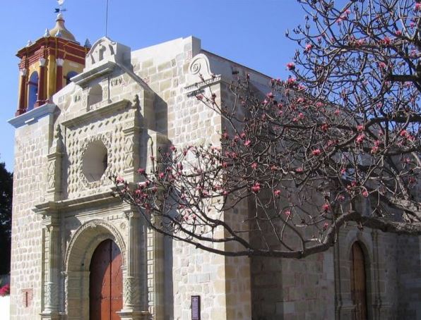 El Instituto de Órganos Históricos de Oaxaca ofreció un concierto en la iglesia de Jalatlaco, a cargo del maestro Tonatiuh González (mexicoescultura.com)