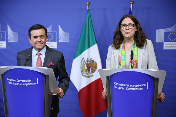 El secretario de Economía, Ildefonso Guajardo Villarreal, y la comisaria de Comercio de la UE, Cecilia Malmström (Getty Images)