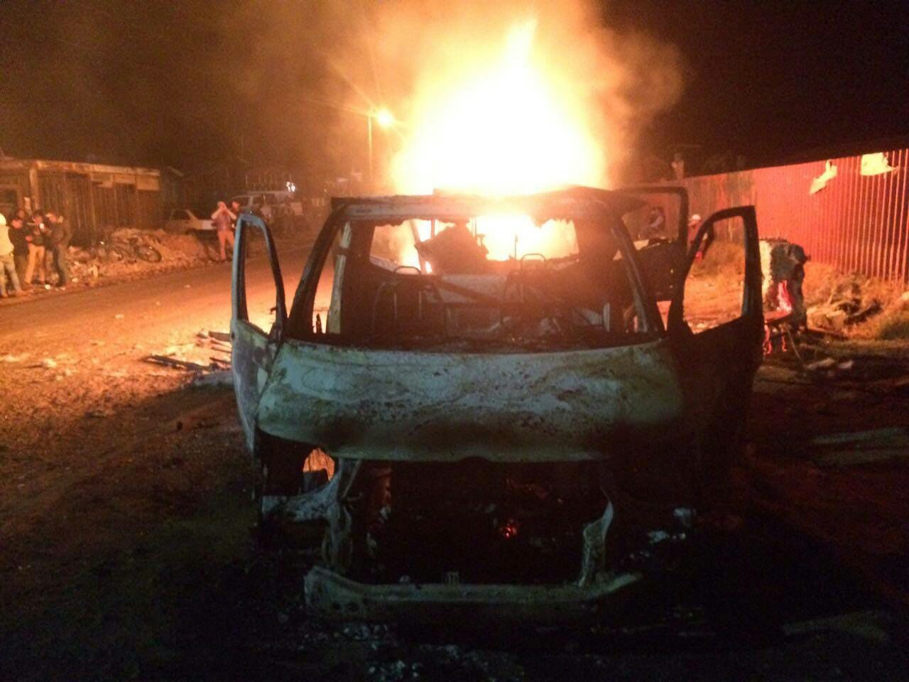 Habitantes de Nahuatzen, Michoacán, retuvieron camiones de carga y quemaron dos de ellos