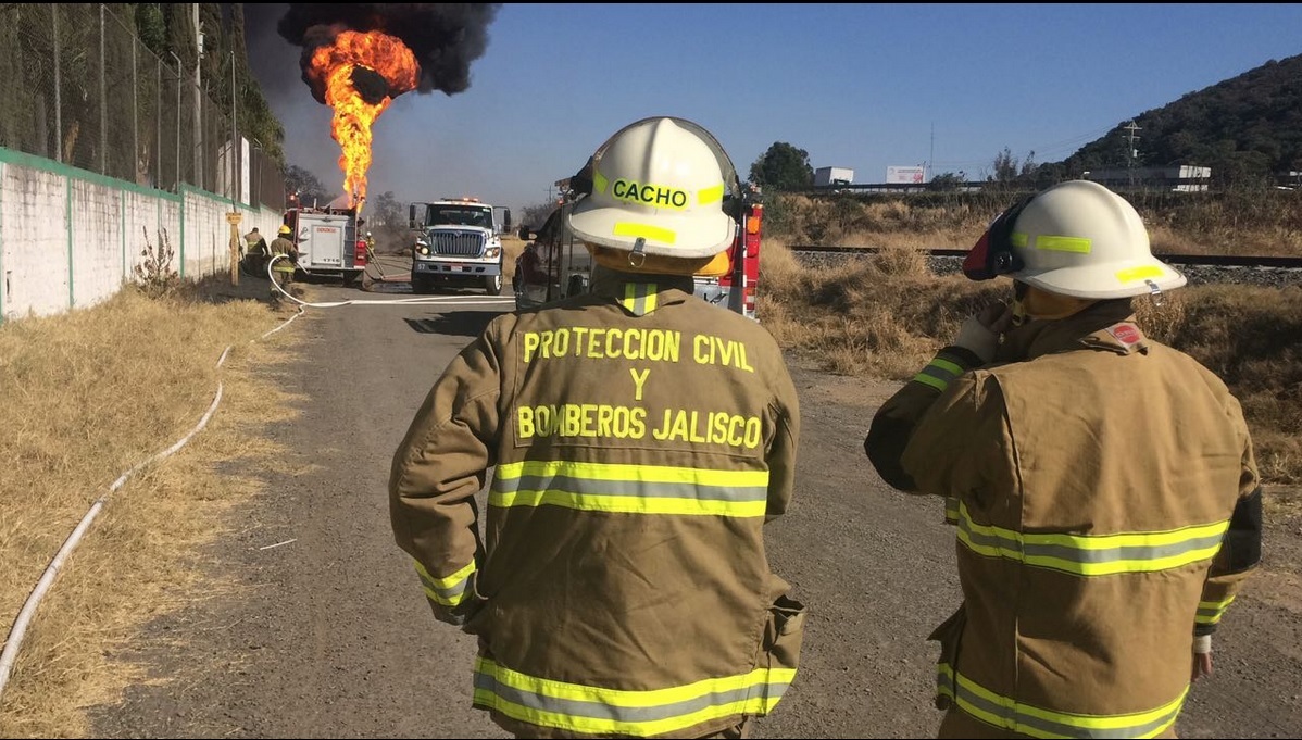 se reporta el incendio de un ducto de Pemex en Jalisco