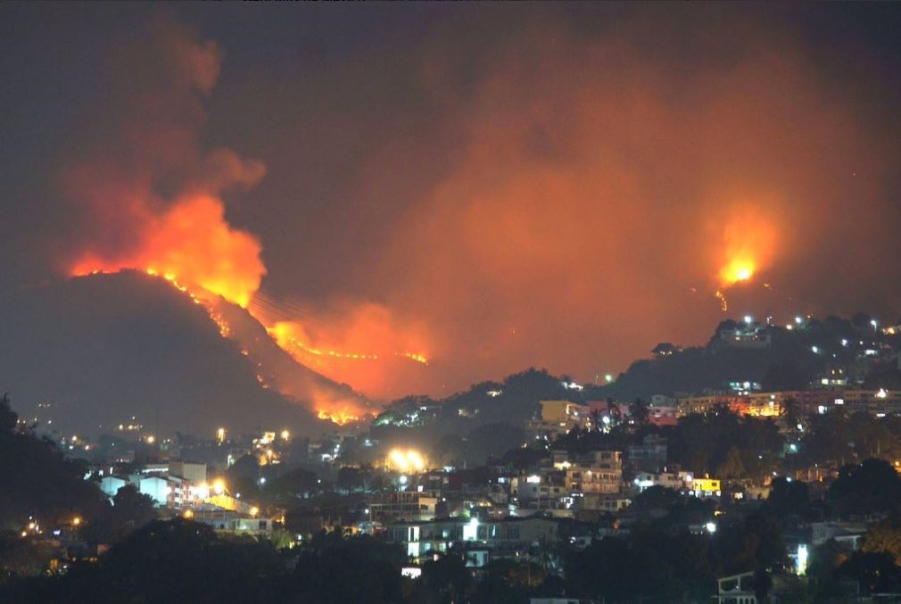 En lo que va de enero a la fecha se han registrado cerca de 200 incendios forestales en Acapulco. (Twitter: @webcamsdemexico)