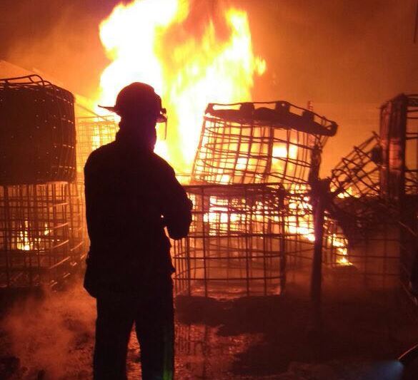 Incendio en predio donde almacenan combustible robado en Hidalgo. (Noticieros Televisa)