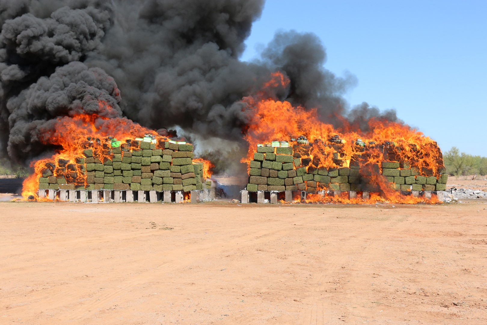 Incinera PGR ocho toneladas de narcóticos en Sonora. (PGR, Sedena)