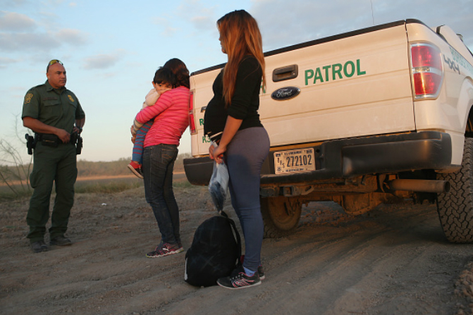 Los mexicanos arrestados forman parte de un grupo de 350 extranjeros sin documentos detenidos esta semana en Estados Unidos (Getty Images/Archivo)