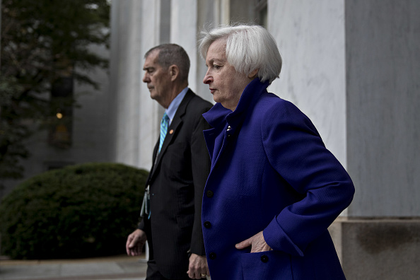 Janet Yellen, presidente de la Fed, votó pormentener sin cambios las tasas de interés. (Getty Images)