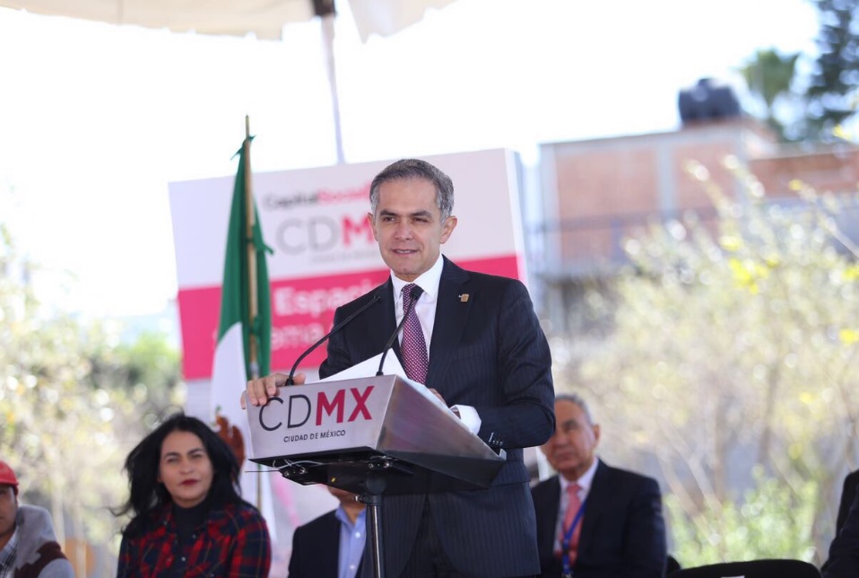 El jefe de gobierno de la Ciudad de México, Miguel Angel Mancera, asistió este viernes a la inaguración de un inmueble en Iztapalapa.