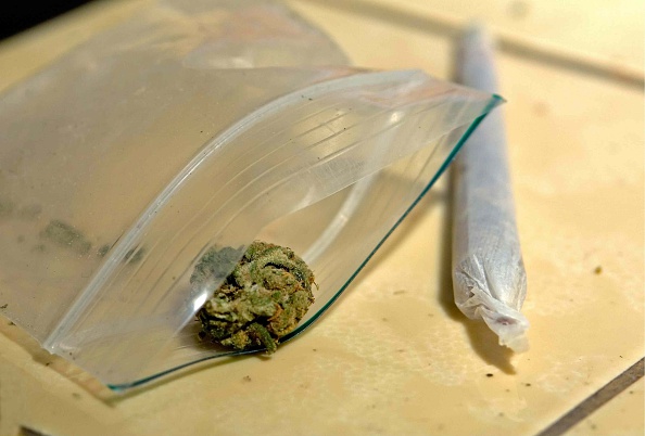Muestra de un cigarro de marihuana; autoridades en la Ciudad de México detienen a un presunto narcomenudista en la colonia Condesa (Getty Images, archivo)