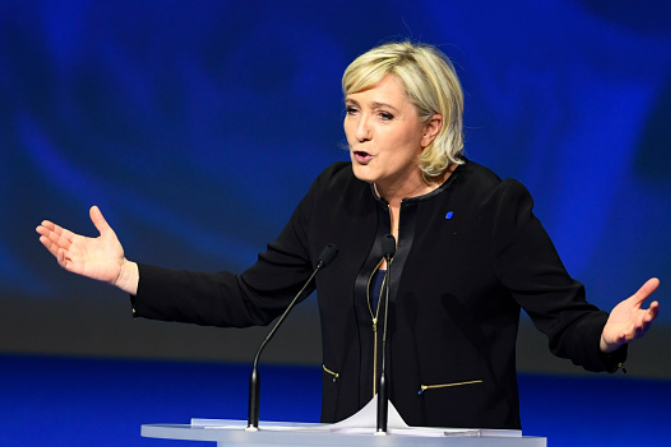 Le Pen se presentó como "la candidata del pueblo" y afirmó que "lo imposible es posible". (Getty Images)
