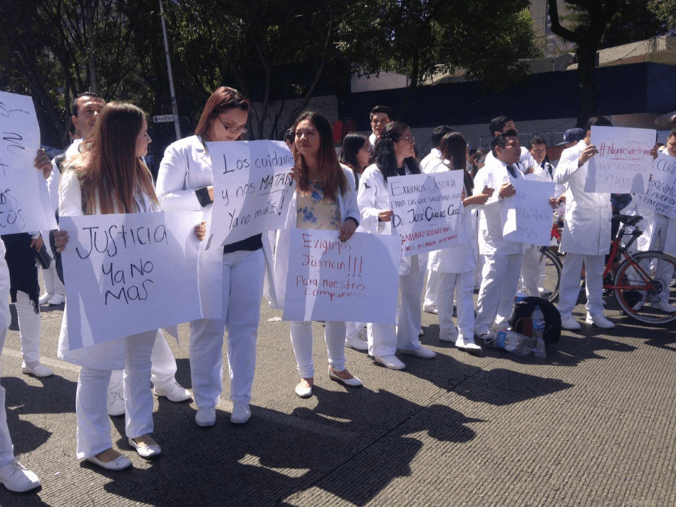 Médicos protestaron en Vallejo por la muerte de su compañero. (Noticieros Televisa)