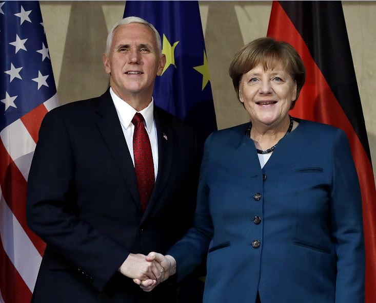 La canciller de Alemania, Angela Merkel, pide a Estados Unidos y otros países que apoyen y refuercen organizaciones multilaterales como la Unión Europea, la OTAN y Naciones Unidas. (AP)