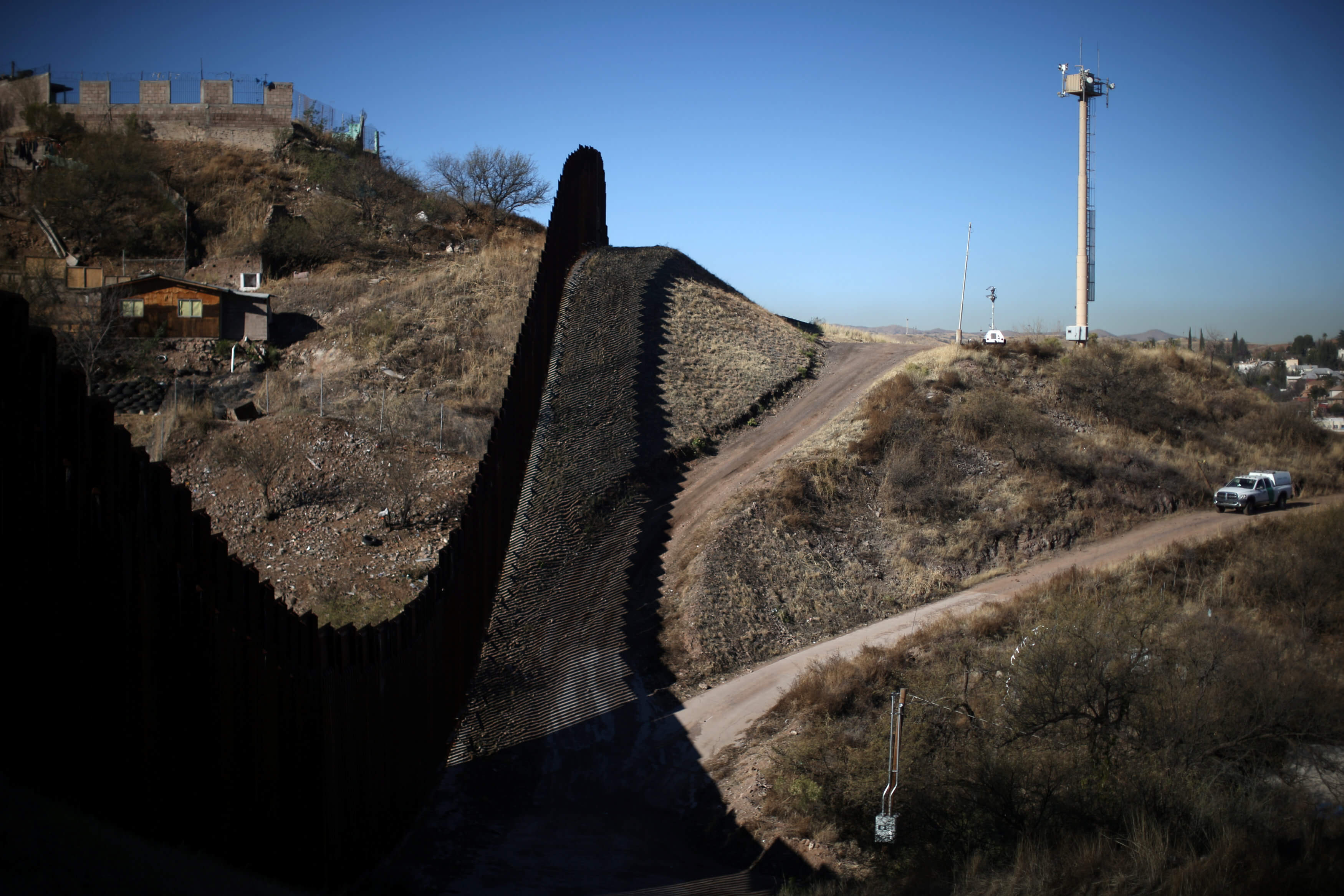 Aspectos de la frontera entre Nogales, Sonora, y Nogales, Arizona. (Reuters, archivo)