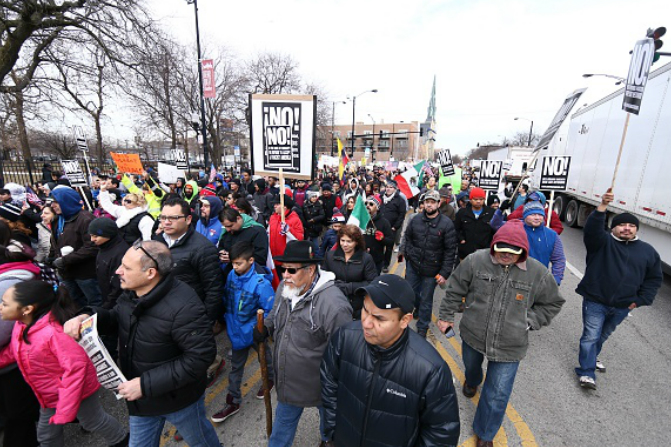 Un grupo de migrantes en Estados Unidos protesta contra las medidas del presidente Donald Trump (Getty Images/Archivo)