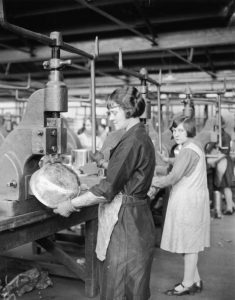 La Constitución de 1917 estableció todo un capítulo de protección a las mujeres trabajadoras (Getty Images)