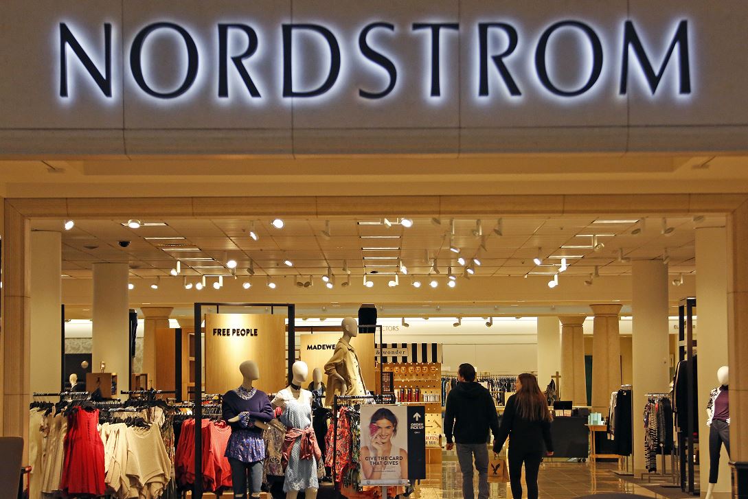 El diario The Wall Street Journal publica que las ventas de ropa de la marca ‘Ivanka Trump’ cayeron un 32% el año pasado, en la cadena de tiendas Nordstrom. (AP)