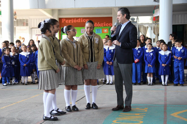 Aurelio Nuño visita la primaria Manuel López Cotilla en la Ciudad de México; pide a los mexicanos estar unidos a través de la educación