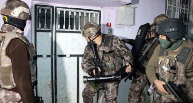 Policía detiene en Turquía a 445 personas por vínculos con el grupo Estado Islámico