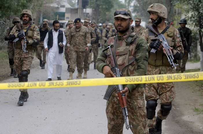 Ataque suicida en Pakistán deja 11 soldados muertos y 13 heridos