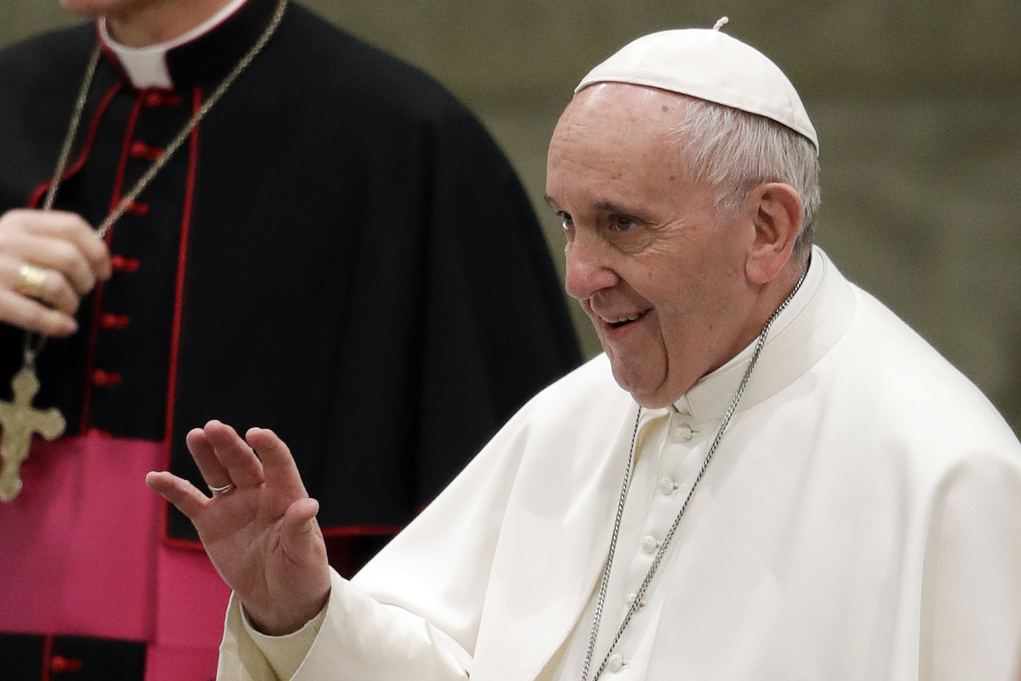 Papa Francisco se muestra abierto a recibir propuestas para ordenar a hombres casados . (Archivvo/AP)