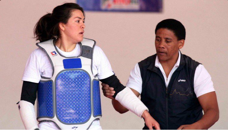 María del Rosario Espinoza, triple medallista olímpica, en compañía del que fue su entrenador, Pedro Gato. (Redes sociales)