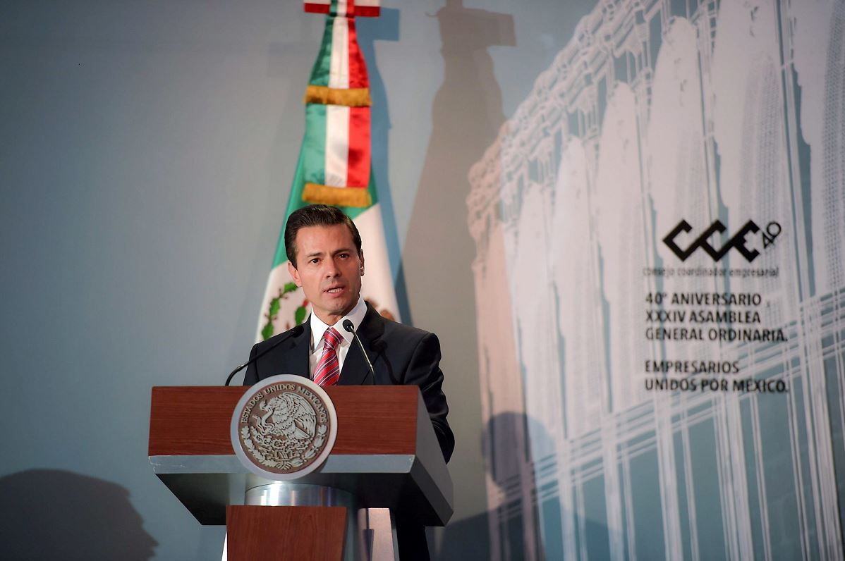 El Consejo Coordinador Empresarial anunció al presidente Peña Nieto que, durante 2017, invertirá al menos 3 billones y medio de pesos, es decir, 3 y medio millones de millones de pesos en el pais. (Notimex)