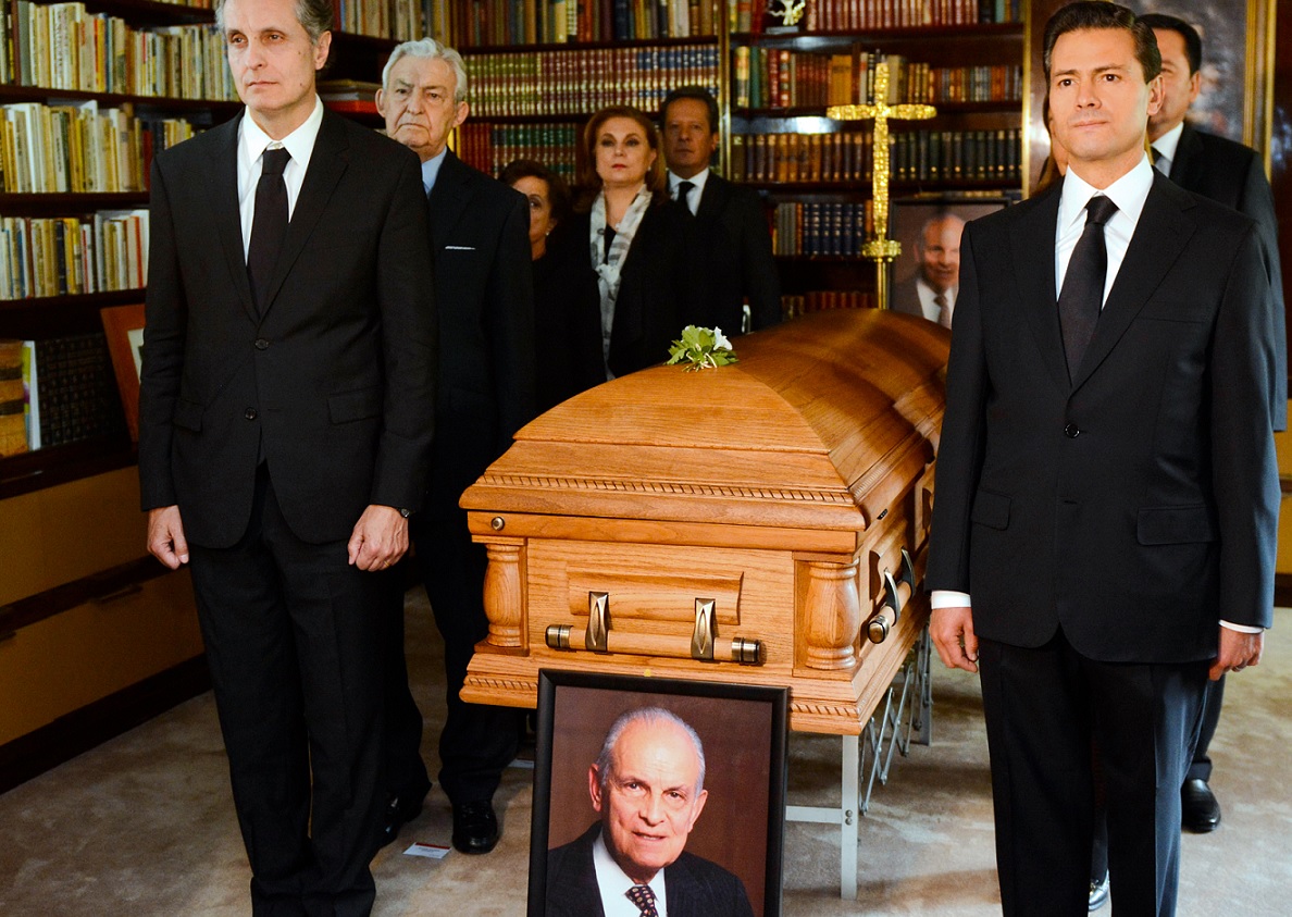 El presidente Enrique Peña Nieto acudió al funeral del empresario Lorenzo Servitje.
