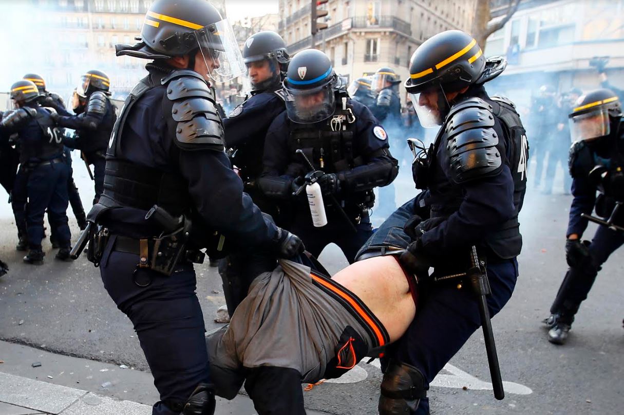Además de en París, en Niza se movilizaron 250 manifestantes, 200 en Poitiers, 150 en Montpellier y 150 en Dijon, donde también hubo incidentes (AP)