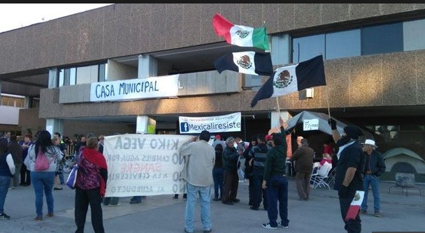 Protesta en el Palacio Municipal de Mexicali.