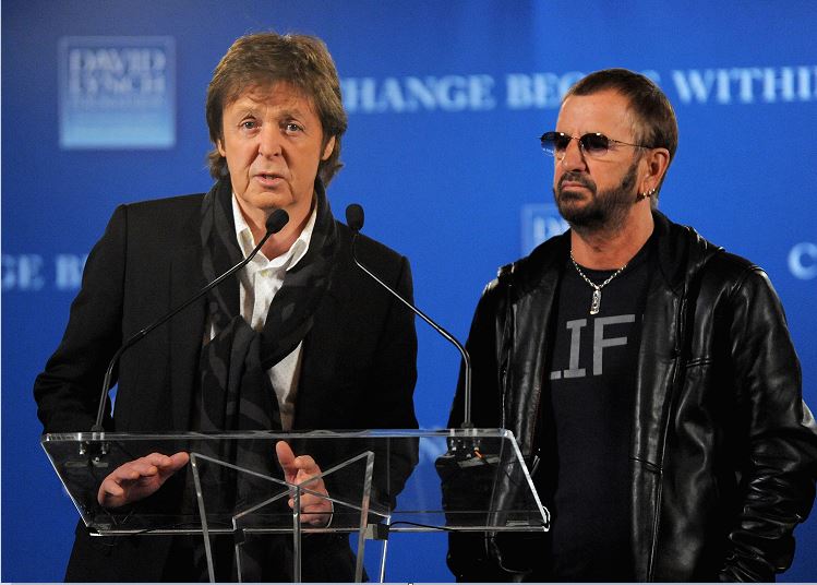 Los exBeatles Paul McCartney y Ringo Starr colaboran juntos por primera vez en 7 años; trabajan en el último álbum de Starr. (AP, archivo)