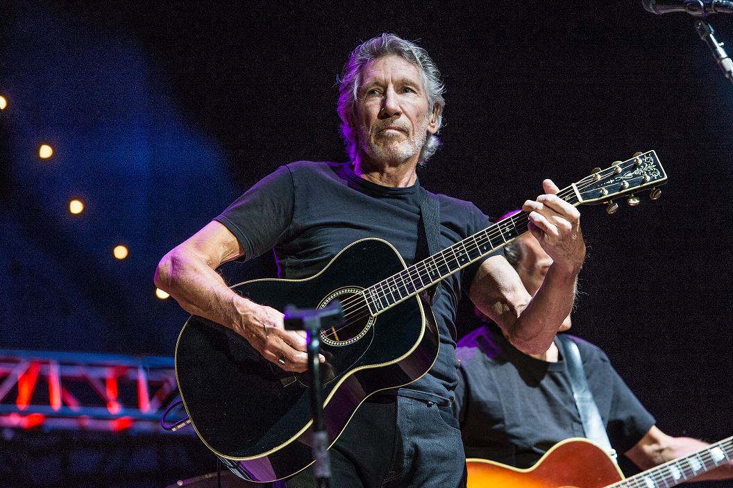El músico Roger Waters se presenta en el trigésimo Concierto Anual de Beneficios de la Escuela Bridge en el Anfiteatro Shoreline en Mountain View, California (AP/archivo)