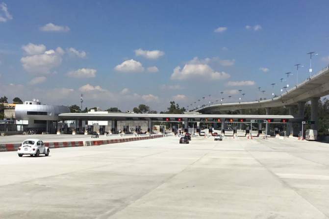 Las obras entregadas este sábado consisten en la ampliación de 14 a 21 carriles en la caseta de cobro de Tlalpan (Twitter @gruizesp)