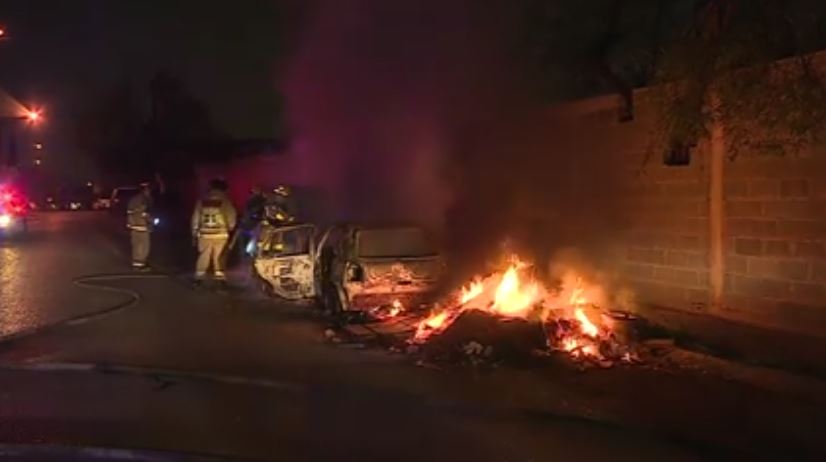 Se incendian autos en Monterrey. (Noticieros Televisa)