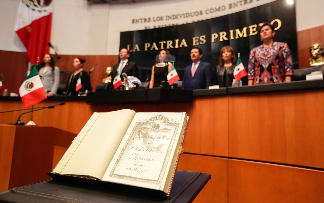 El pleno del Senado de la República conmemora el primer centenario de la Constitución Mexicana.
