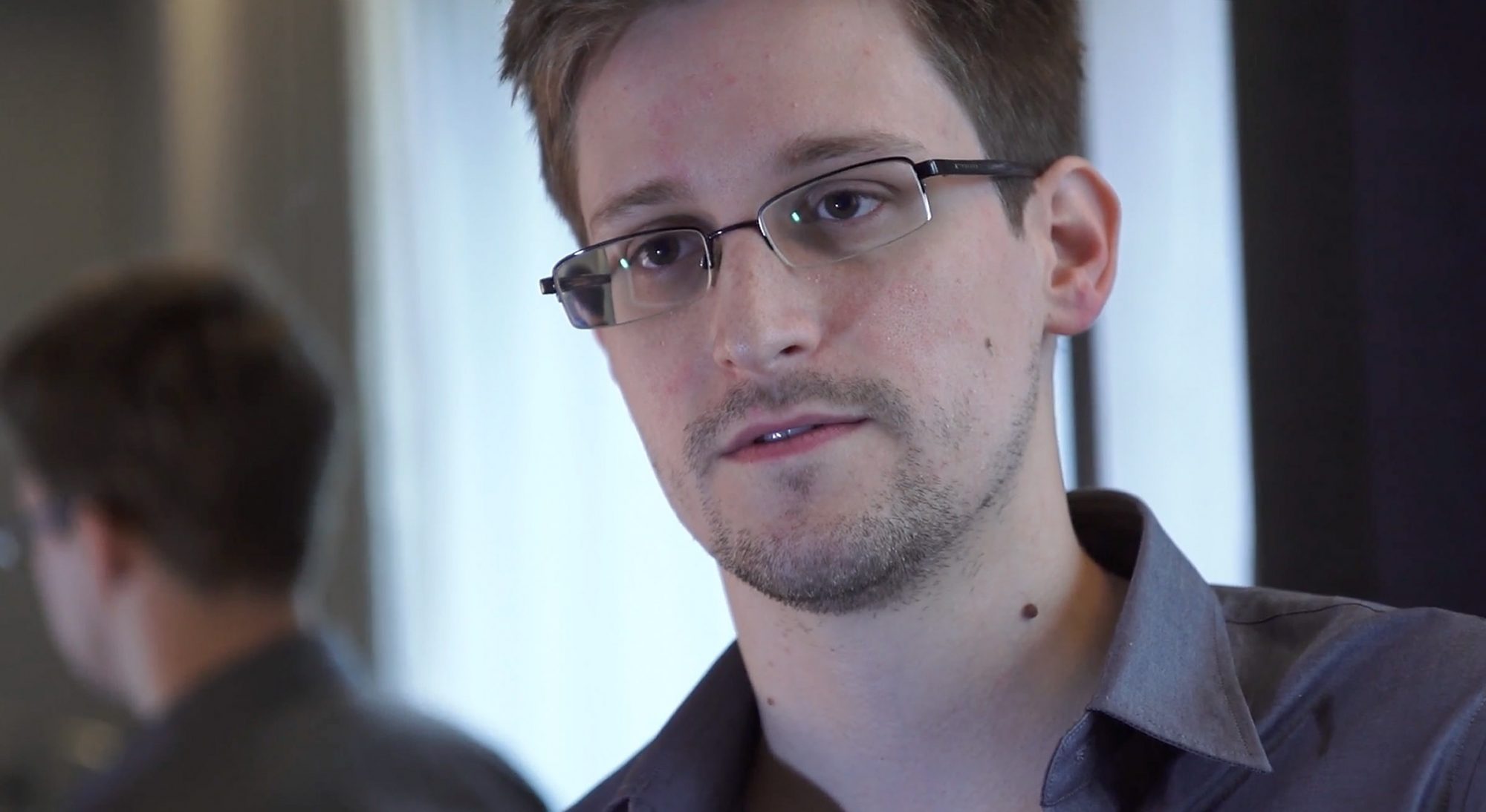 Kremlin descarta entregar a EU al exanalista Edward Snowden