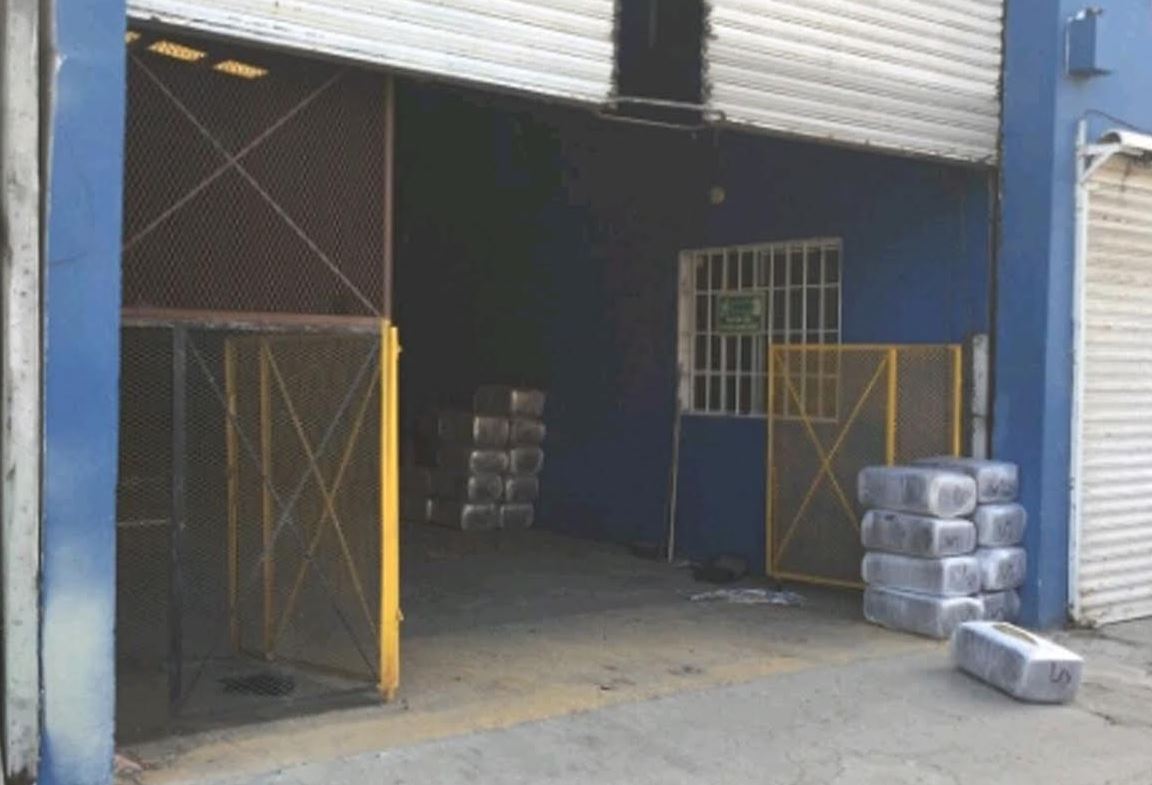 Los agentes de la PEP y personal de Sedena ubicaron un almacén y un domicilio los cuales se presume podrían ser utilizados por el narcotráfico (Gobierno de BC)