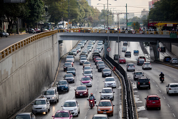Vehículos en tránsito por la Ciudad de México.(Getty Images, archivo)