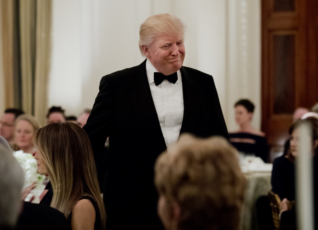 El presidente Donald Trump durante una cena de la Asociación Nacional de Gobernadores en la Casa Blanca (AP)