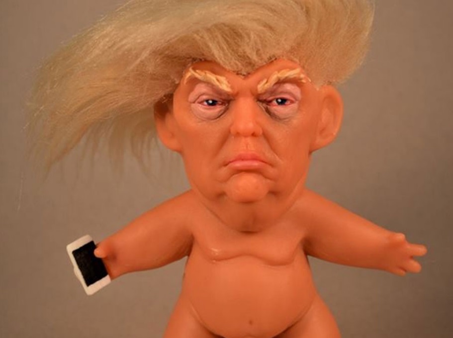 El escultor Chuck Williams planea la producción en masa de un muñeco 'troll' de Donald Trump (Facebook Chuck Williams)