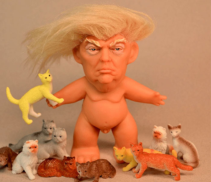 El muñeco 'troll' de Donald Trump mide 4.75 x 4 pulgadas (Facebook Chuck Williams)