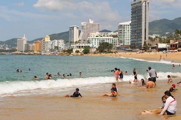 Turistas en el puerto de Acapulco