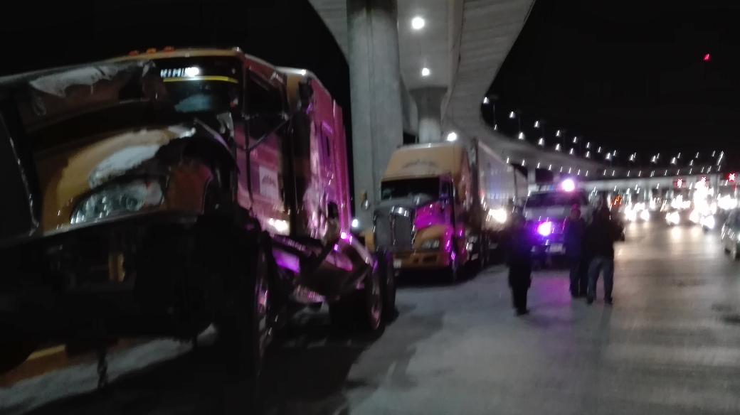 Vehículos permanecieron detenidos hasta 10 horas en la México-Cuernavaca. (Noticieros Televisa)